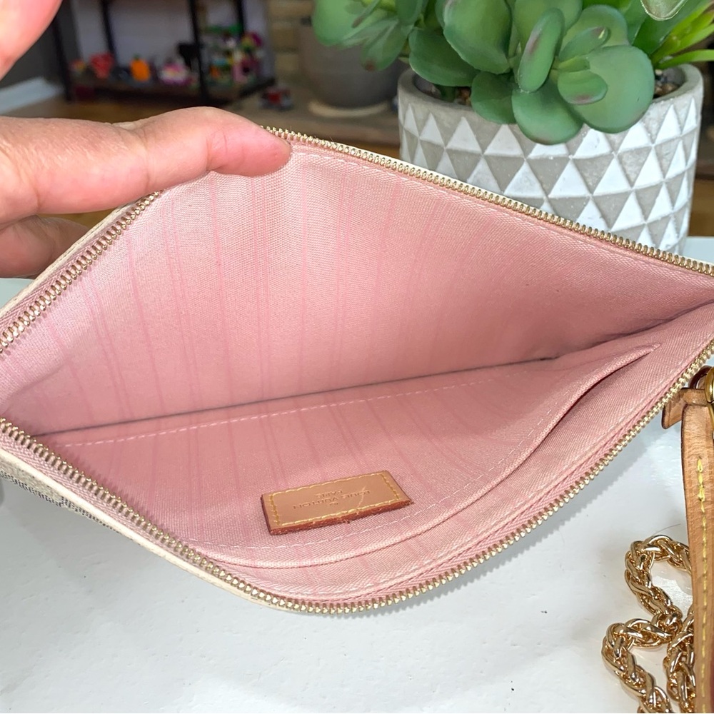 ❤️authentic pouch - Picture 10 of 14